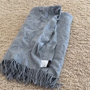 Quince 100% Cashmere Gray Fringe Scarf Shoulder Wrap (40" x 32")
